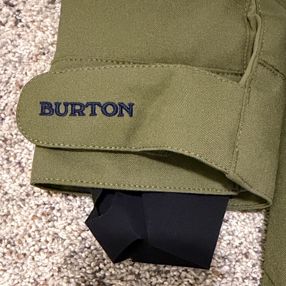 Burton Women’s Green Snow Jacket with Orange Accents - Picture 3 of 6